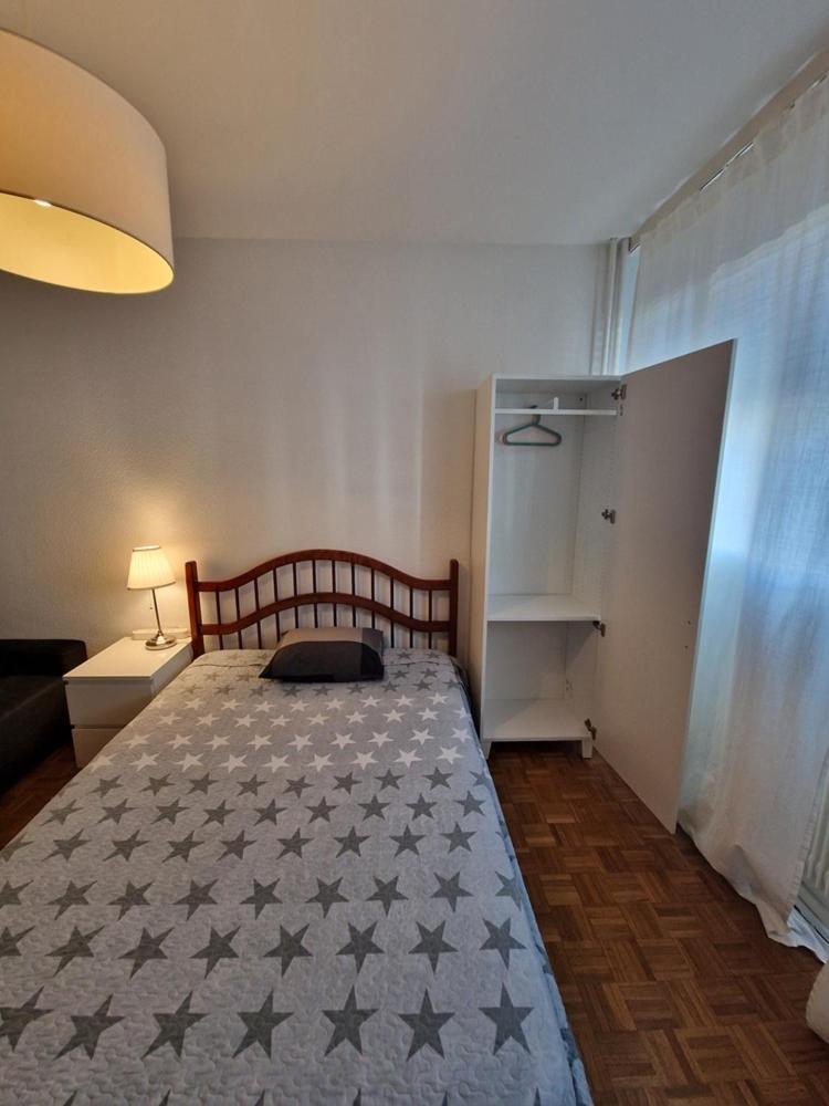Room In Shared Apartment Ginebra Exterior foto